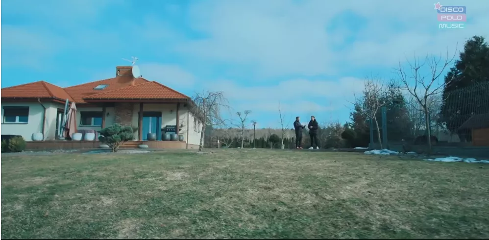 Radek Liszewski „Weekend„ mieszka w luksusie?! Gwiazdor disco polo pokazał publicznie swoje mieszkanie! [Zdjęcia]
